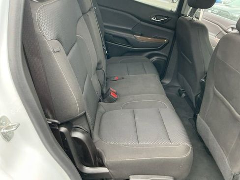 Used 2023 GMC Acadia SLE image 17