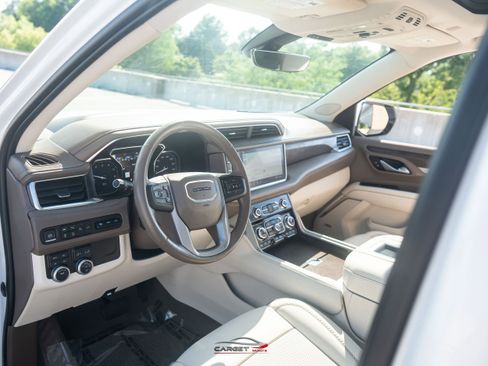 Used 2021 GMC Yukon XL Denali w/ Denali Premium Package AWD/4WD image 13