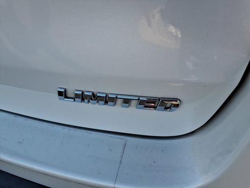 Used 2017 Toyota Highlander Limited image 9