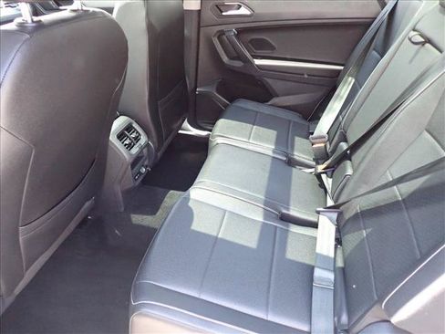 Used 2021 Volkswagen Tiguan SE w/ Panoramic Sunroof Package AWD/4WD image 9