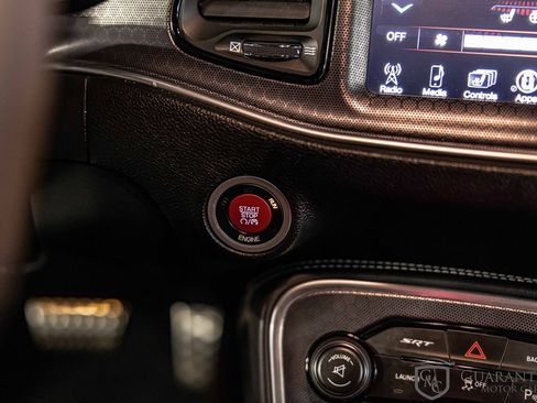 Used 2015 Dodge Challenger SRT image 27