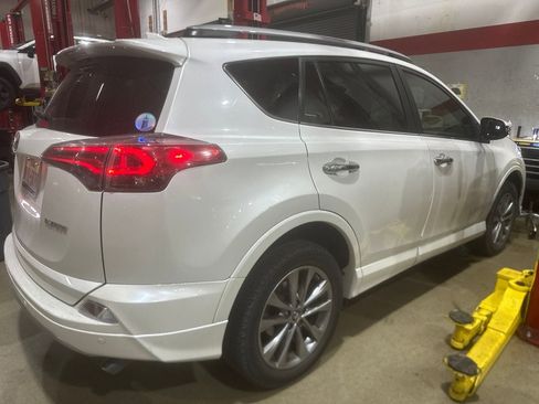 Used 2017 Toyota RAV4 Platinum FWD image 3