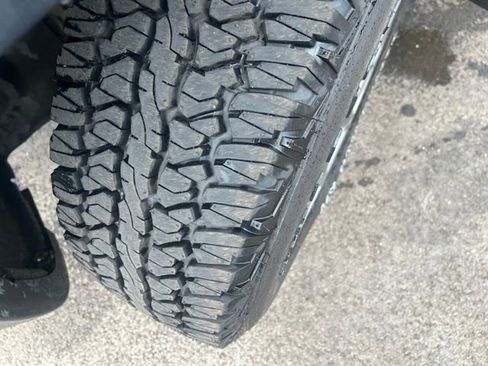 Used 2021 Jeep Cherokee Trailhawk image 3