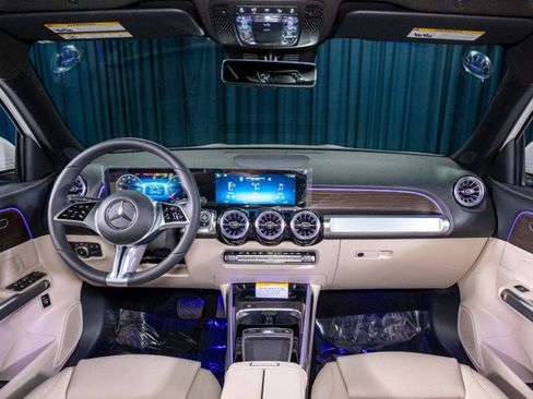 New 2025 Mercedes-Benz GLB 250 image 14