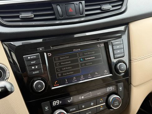 Used 2018 Nissan Rogue SL w/ Premium Package image 34