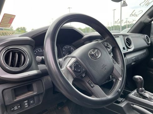 Used 2019 Toyota Tacoma TRD Off-Road w/ Technology Package AWD/4WD image 10