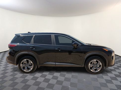 Used 2024 Nissan Rogue SV FWD image 5
