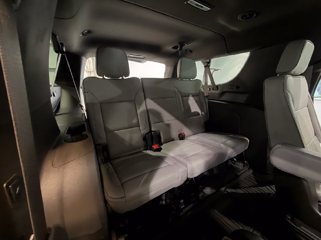 Used 2024 GMC Yukon XL SLT w/ SLT Luxury Package AWD/4WD image 15