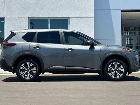 Used 2023 Nissan Rogue SV FWD image 3
