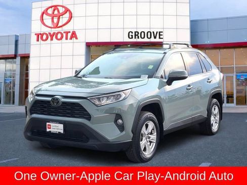 Used 2021 Toyota RAV4 XLE w/ Convenience Package FWD image 1