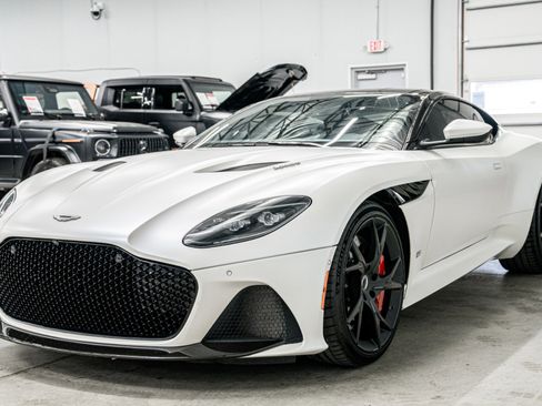 Used 2019 Aston Martin DBS Superleggera RWD image 5