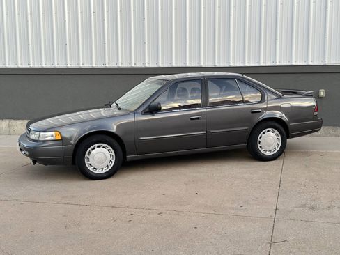 Used 1989 Nissan Maxima SE image 10