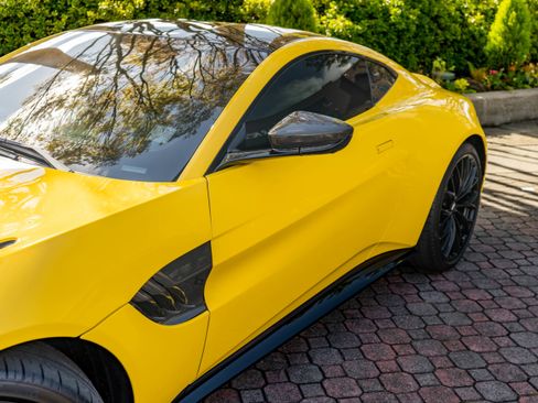 Used 2023 Aston Martin V8 Vantage Coupe image 33