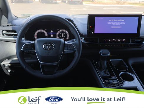 Used 2025 Toyota Sienna XSE image 25
