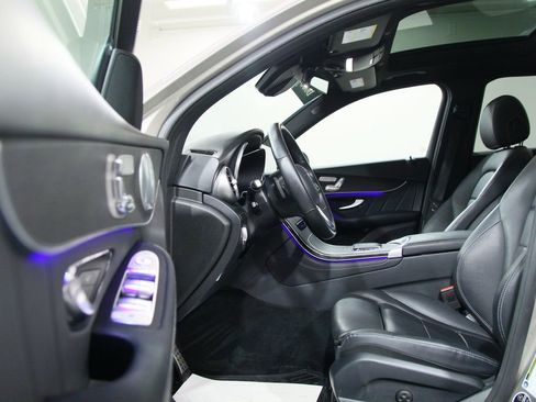 Certified 2020 Mercedes-Benz GLC 300 4MATIC image 4
