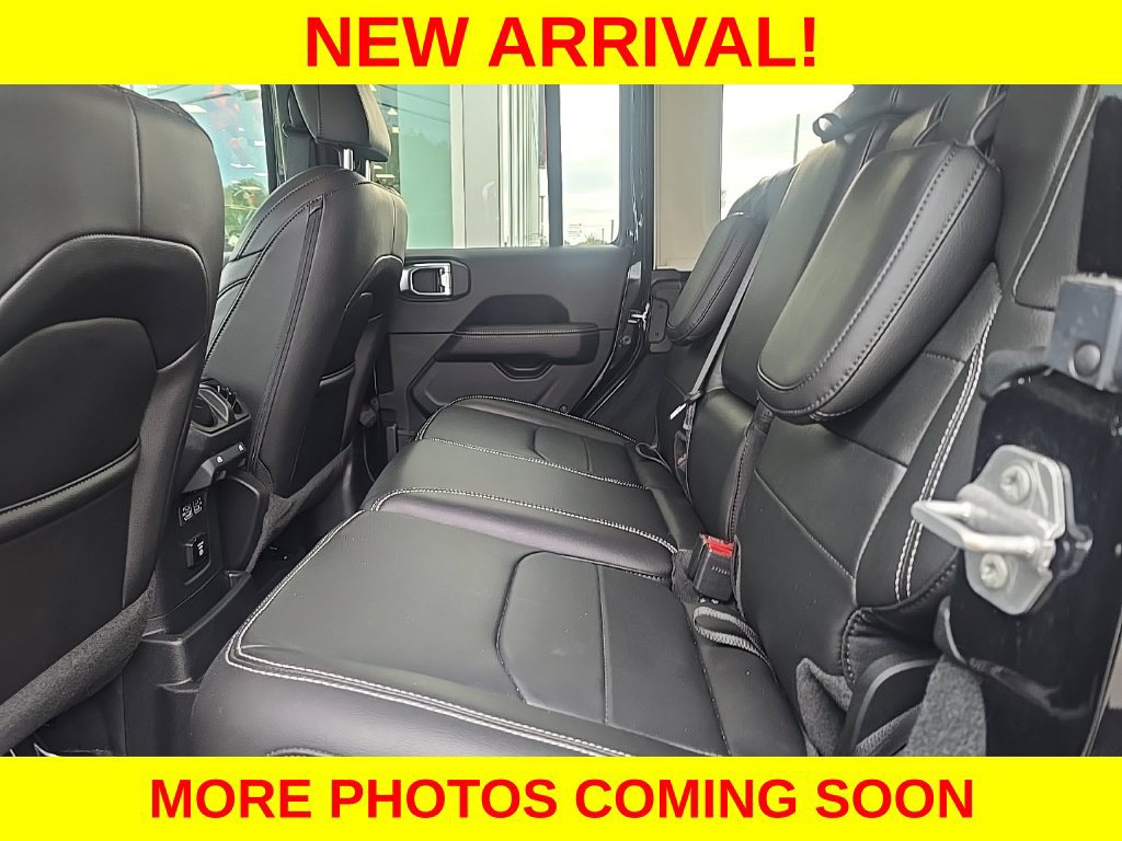 Used 2022 Jeep Wrangler Unlimited Sahara w/ Cold Weather Group AWD/4WD image 11