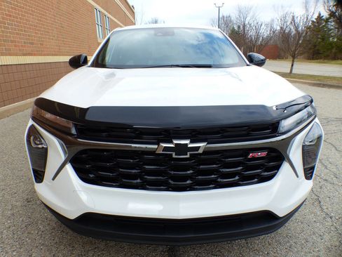 Used 2025 Chevrolet Trax RS w/ Driver Confidence Package image 10