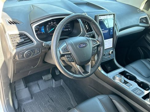 Used 2021 Ford Edge Titanium image 9