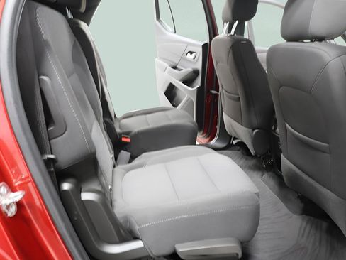 Used 2023 Chevrolet Traverse LT image 28