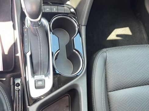 Used 2022 Buick Encore GX Essence image 16