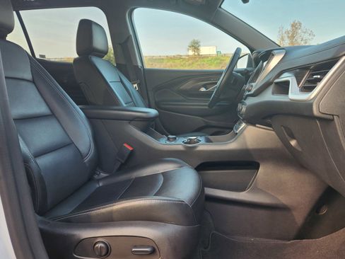 Used 2024 GMC Terrain SLT image 22