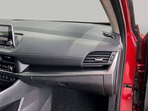 Certified 2026 Nissan Rogue SV FWD image 18