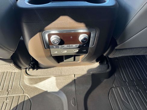 Used 2021 GMC Yukon SLT w/ SLT Luxury Plus Package image 47