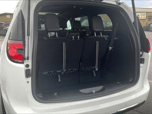 New 2026 Chrysler Pacifica Select image 19