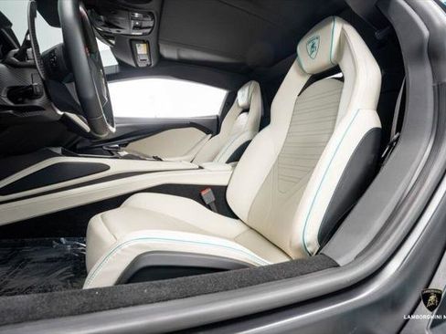 Used 2025 Lamborghini Revuelto AWD/4WD image 42