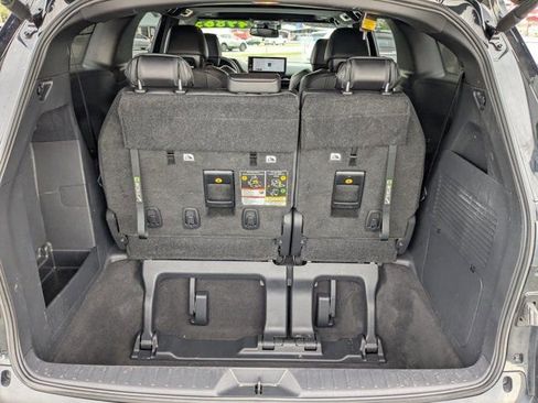 Used 2025 Toyota Sienna Platinum AWD/4WD image 13