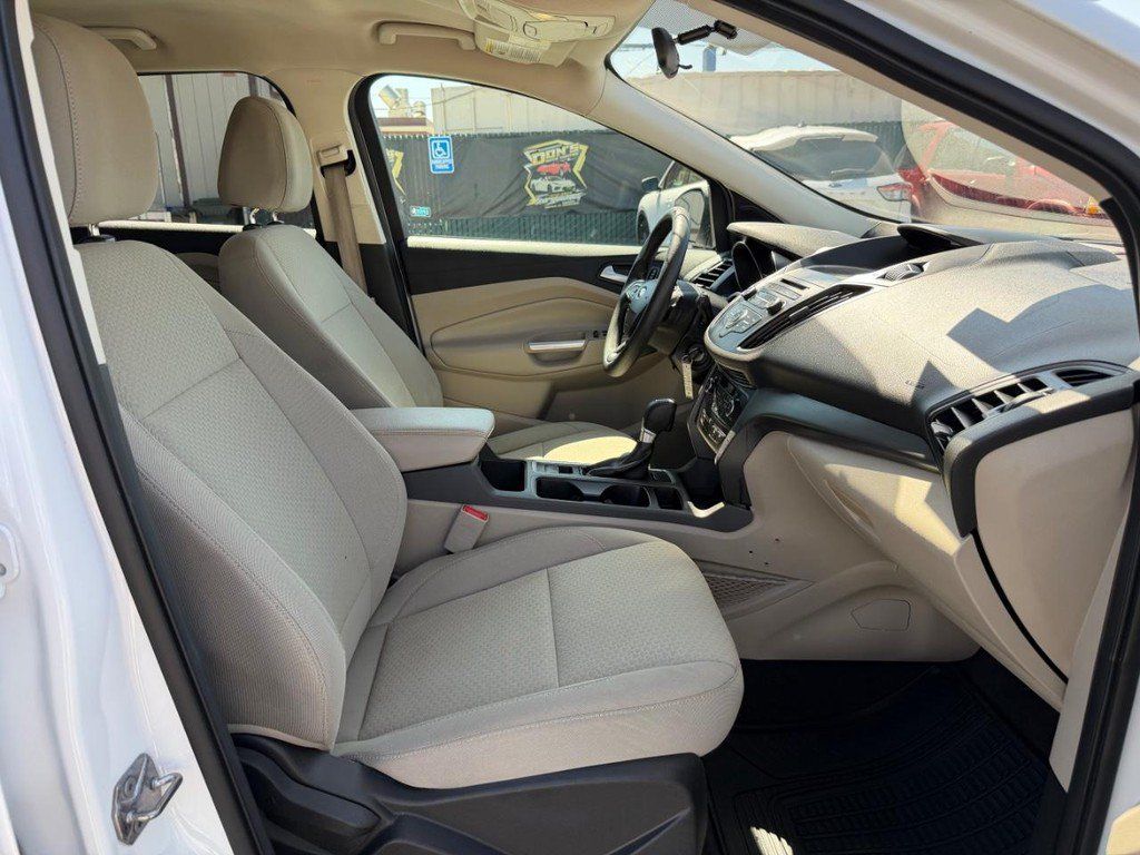 Used 2017 Ford Escape SE AWD/4WD image 21