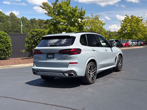 Used 2025 BMW X5 sDrive40i w/ M Sport Package RWD image 3