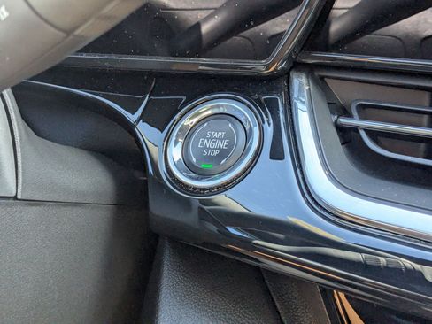 Used 2025 Chevrolet Trax RS w/ Sunroof Package FWD image 23