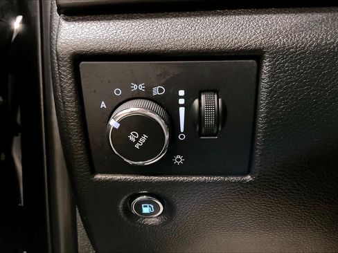 Used 2021 Jeep Grand Cherokee Laredo AWD/4WD image 34
