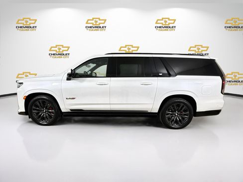 Used 2023 Cadillac Escalade ESV V w/ LPO, ONYX Package AWD/4WD image 5