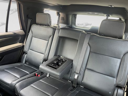 Used 2021 GMC Yukon SLT w/ Rear Media and Nav Package AWD/4WD image 15