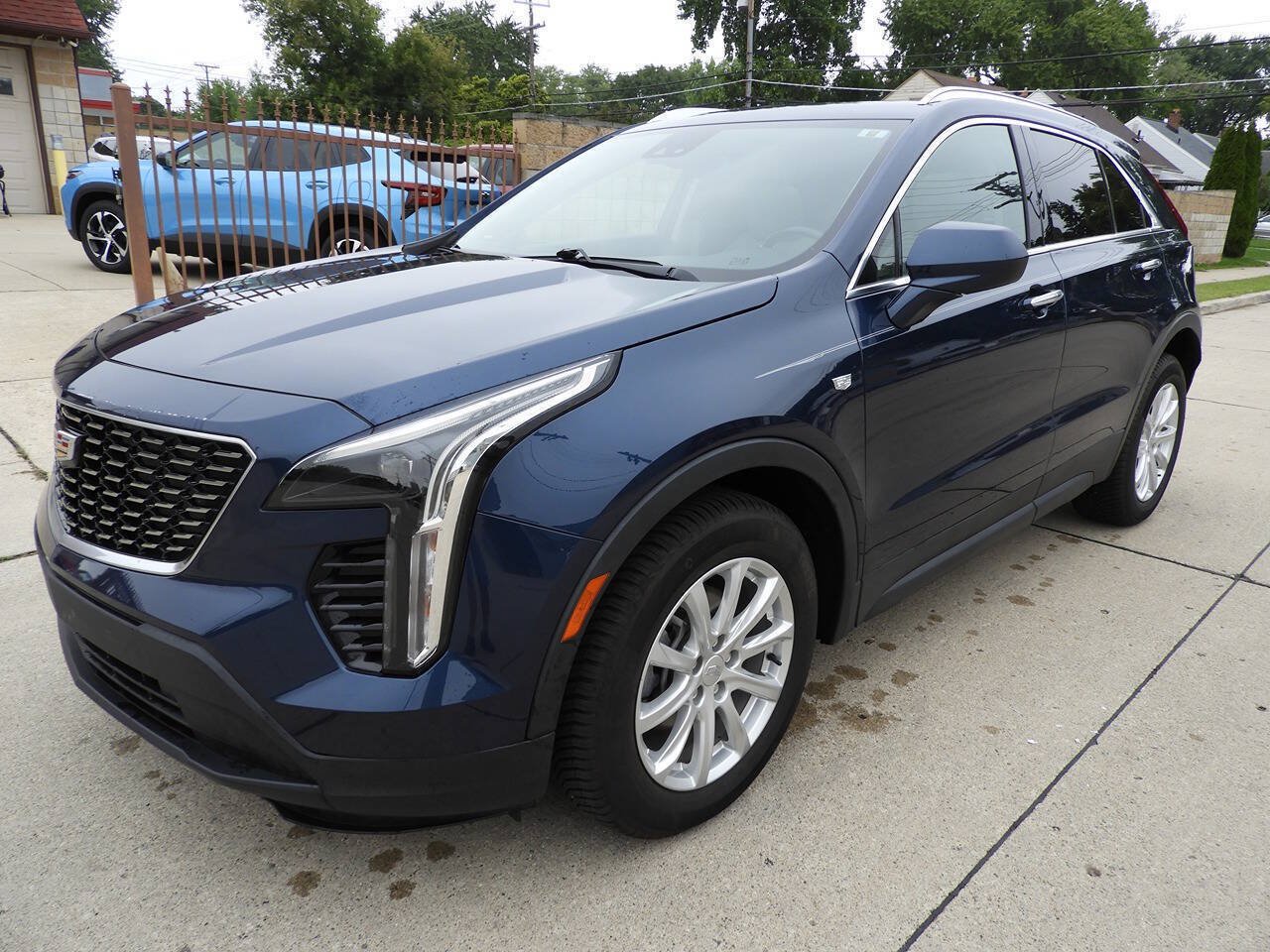 Used 2020 Cadillac XT4 Luxury w/ Cold Weather Package AWD/4WD image 4