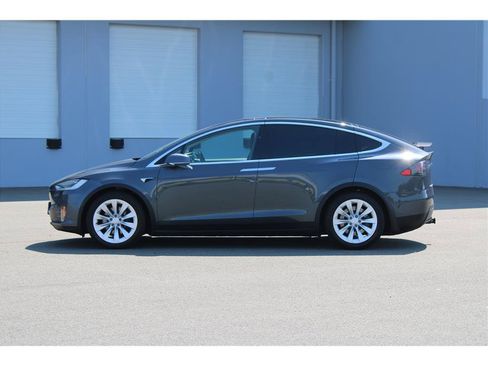 Used 2017 Tesla Model X 75D AWD/4WD image 2