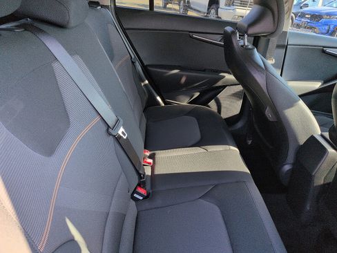 Certified 2025 Kia Niro LX image 8