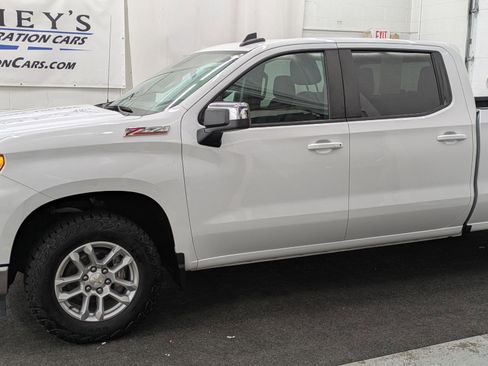 Used 2023 Chevrolet Silverado 1500 LT w/ Z71 Off-Road Package image 2