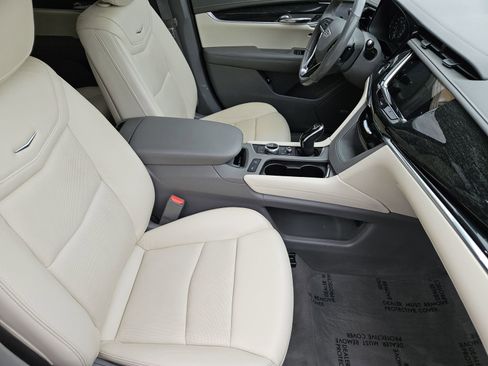 Used 2021 Cadillac XT6 Premium Luxury image 17