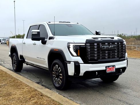 Used 2025 GMC Sierra 2500 Denali Ultimate w/ Max Trailering Package image 5