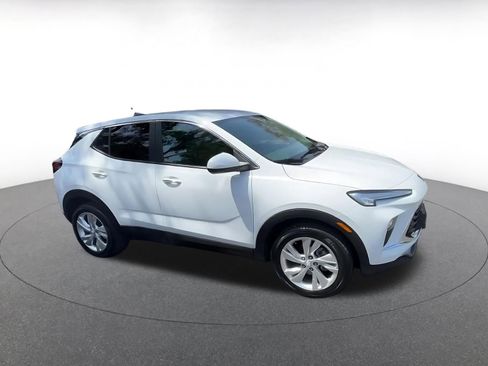 Used 2025 Buick Encore GX Preferred FWD image 2