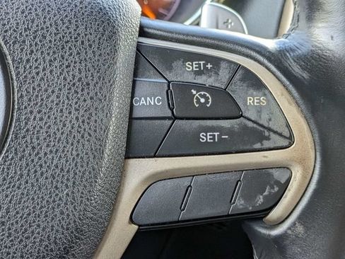 Used 2016 Jeep Grand Cherokee Laredo w/ Quick Order Package 23E AWD/4WD image 24