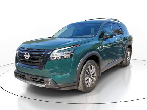 Certified 2023 Nissan Pathfinder SL w/ Lighting Package (N92) FWD image 3