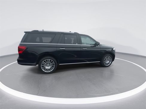 Used 2023 Ford Expedition Max Limited image 9