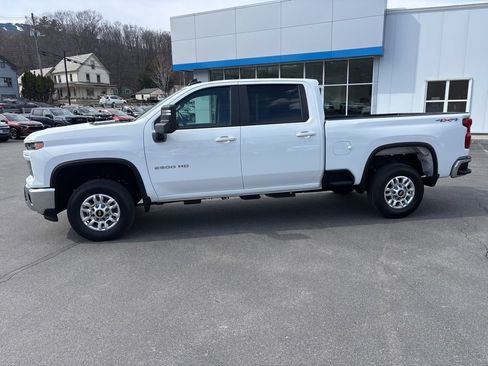 Used 2025 Chevrolet Silverado 2500 LT w/ Convenience Package AWD/4WD image 2