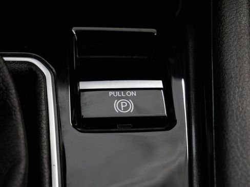 Certified 2025 Jeep Compass Latitude image 40