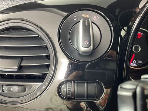 Used 2018 Volkswagen Beetle 2.0T S image 15
