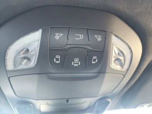 New 2026 Chrysler Pacifica Pinnacle image 11